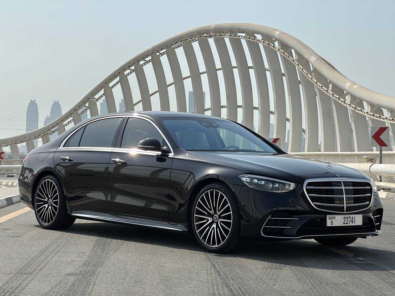 استئجار مرسيدس S500 (أسود)