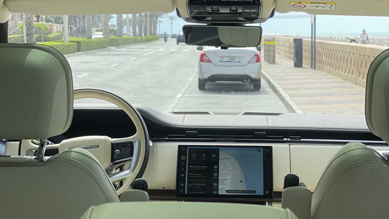 Range Rover Car Hire UAE - Sky Luxse